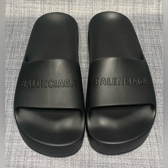 Balenciaga Chunky Black Rubber Slide Sandals 
EU 38 / US 8 - Picture 2 of 11